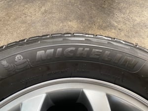 ล้อแม็ก ฮุนได Hyundai H1 ขอบ 16 สีไฮเปอร์ พร้อมยาง 215-70-16 Michelin ปลายปี 22 ล้อแม็ก ฮุนได Hyundai H1 ขอบ 16 สีไฮเปอร์ พร้อมยาง 215-70-16 Michelin ปลายปี 22
