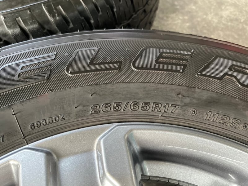 ล้อแม็กป้ายแดง Ford Ranger รุ่นใหม่ ขอบ 17 พร้อมยาง 265-65-17 Bridgestone ปี 21 ล้อแม็กป้ายแดง Ford Ranger รุ่นใหม่ ขอบ 17 พร้อมยาง 265-65-17 Bridgestone ปี 21