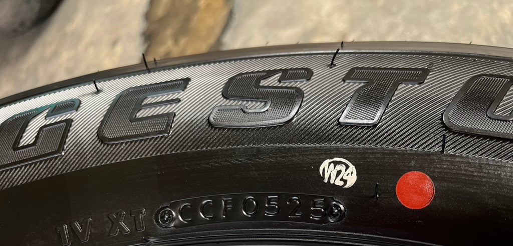 ยางป้ายแดง 265-60-18 Bridgestone ปี 25 สวยกริ๊บ เหมาะสำหรับ รถกระบะตัวสูง และ SUV ทุกรุ่น ยางป้ายแดง 265-60-18 Bridgestone ปี 25 สวยกริ๊บ เหมาะสำหรับ รถกระบะตัวสูง และ SUV ทุกรุ่น