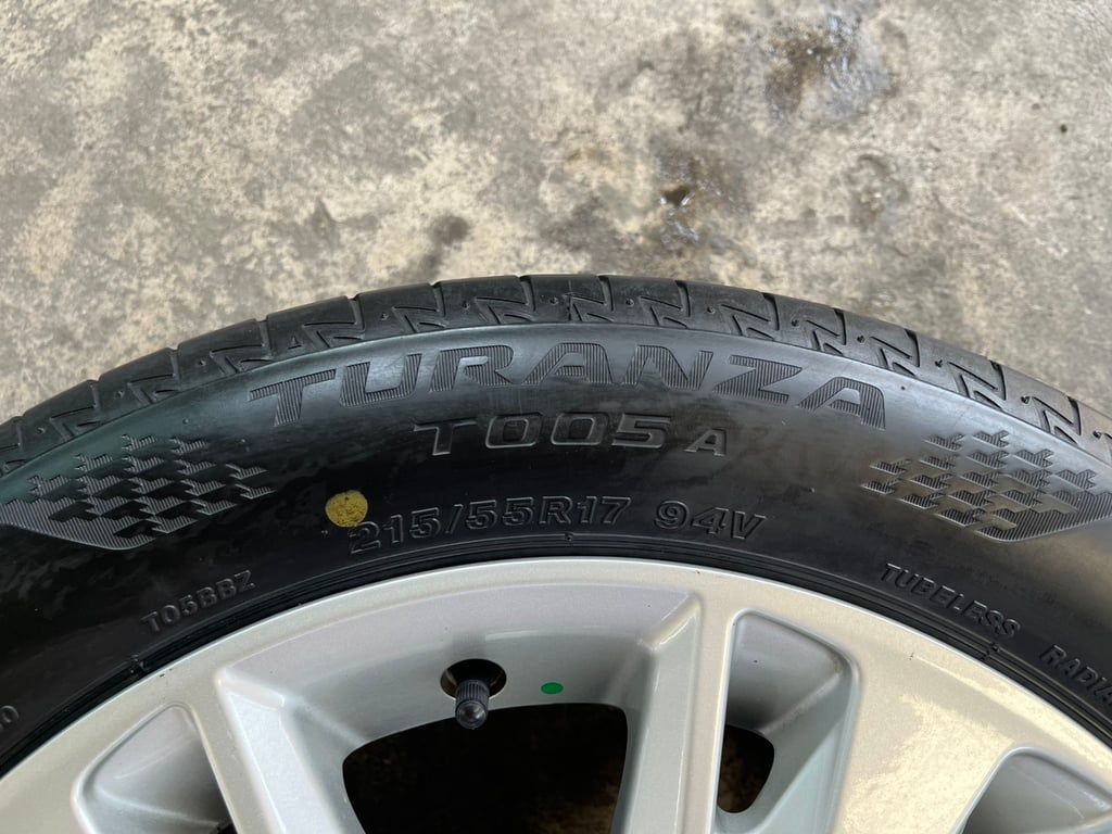 ล้อแม็ก 5รู114 Toyota INNOVA ขอบ 17 พร้อมยาง 215-55-17 Bridgestone ปี 23