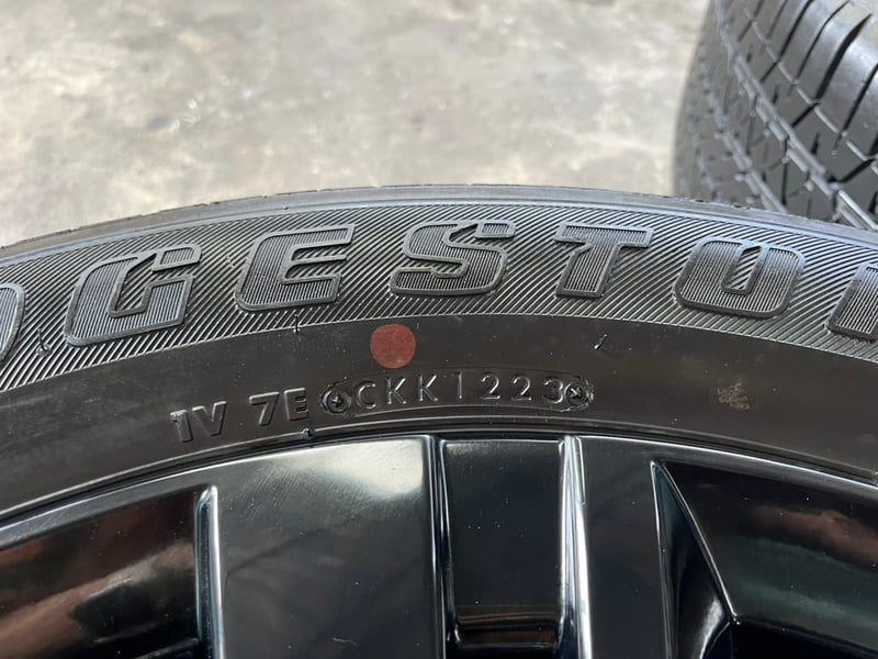 ล้อแม็ก ISUZU MU-X รุ่นพิเศษ PHANTOM ขอบ 20 สีดำ พร้อมยาง 265-50-20 Bridgestone ปี 23