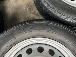 ล้อกระทะ 6รู139 Toyota ขอบ 17 สีบอร์น แถมยาง 235-60-17 NEXEN ปี 20