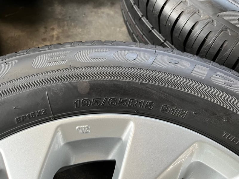 ล้อแม็กพร้อมยางใหม่ป้ายแดง Nissan Almera รุ่นใหม่ ขอบ 15 สวยกริ๊บ ล้อแม็กพร้อมยางใหม่ป้ายแดง Nissan Almera รุ่นใหม่ ขอบ 15 สวยกริ๊บ