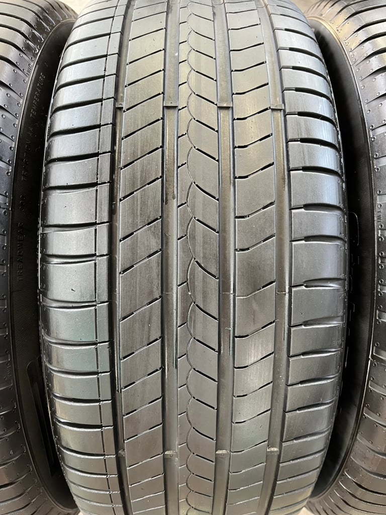 ยาง 215-55-16 Pirelli ปี 24 สภาพสวย ยาง 215-55-16 Pirelli ปี 24 สภาพสวย