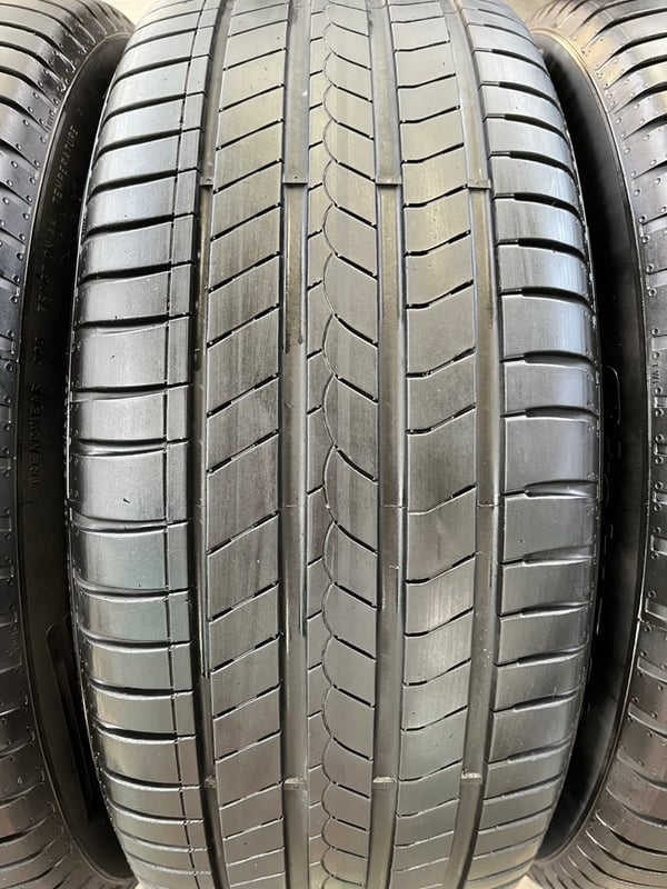ยาง 215-55-16 Pirelli ปี 24 สภาพสวย
