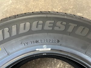 ยางใหม่ 215-70-15 Bridgestone ปี 26 ใหม่กริ๊บ ใส่กับ รถตู้, รถกระบะตัวเตี้ย ได้เลย ยางใหม่ 215-70-15 Bridgestone ปี 26 ใหม่กริ๊บ ใส่กับ รถตู้, รถกระบะตัวเตี้ย ได้เลย
