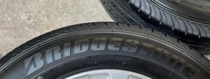 ยางป้ายแดง 215-65-16 Bridgestone ปลายปี 25 สวยกริ๊บ ถอดจากรถใหม่ป้ายแดง ยางป้ายแดง 215-65-16 Bridgestone ปลายปี 25 สวยกริ๊บ ถอดจากรถใหม่ป้ายแดง