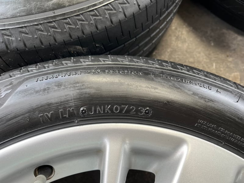 ล้อแม็ก Nissan Teana ขอบ 17 พร้อมยาง 215-55-17 Bridgestone ปี 23 ล้อแม็ก Nissan Teana ขอบ 17 พร้อมยาง 215-55-17 Bridgestone ปี 23