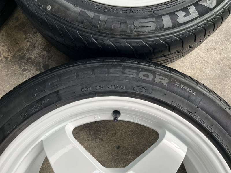 ล้อแม็ก 6รู139 TURISMO ขอบ 17 สีขาว พร้อมยาง 215-55-17 Arisun ปี 25