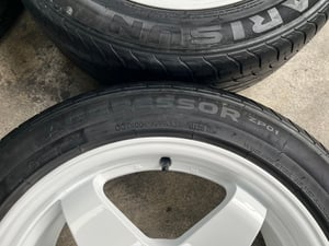 ล้อแม็ก 6รู139 TURISMO ขอบ 17 สีขาว พร้อมยาง 215-55-17 Arisun ปี 25