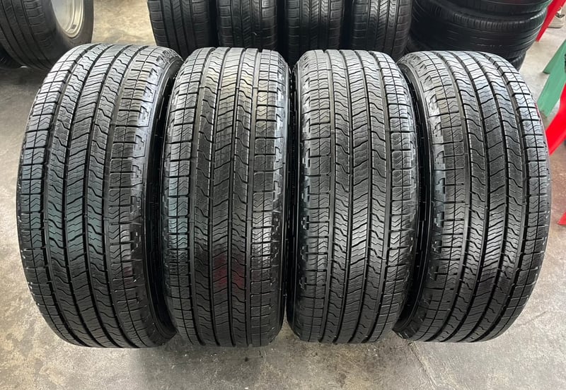 ล้อแม็กป้ายแดง Ford Everest Next-Gen Sport ขอบ 20 สีดำ พร้อมยางป้ายแดง 255-55-20 GoodYear ปี 25