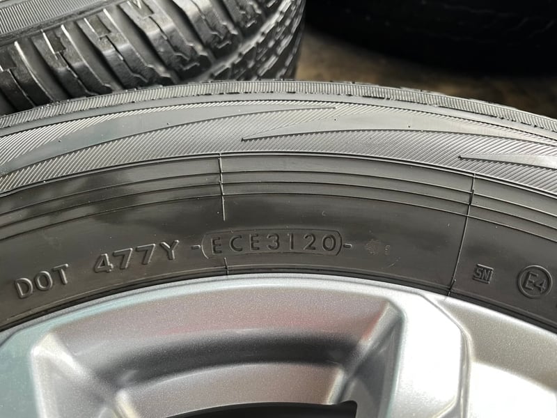 ล้อแม็ก Ford Ranger รุ่นใหม่ล่าสุด ขอบ 17 แถมยาง 265-65-17 Yokohama ปี 20