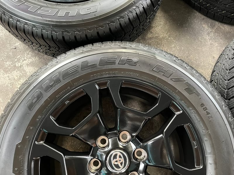ล้อแม็กป้ายแดง Toyota Land Cruiser FJ รุ่นใหม่ล่าสุด ขอบ 18 พร้อมยางป้ายแดง 265-60-18 Bridgestone ปี 26 ล้อแม็กป้ายแดง Toyota Land Cruiser FJ รุ่นใหม่ล่าสุด ขอบ 18 พร้อมยางป้ายแดง 265-60-18 Bridgestone ปี 26