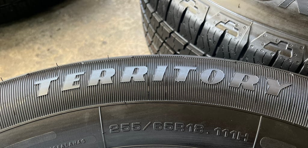 ยางใหม่ป้ายแดง 255-65-18 Goodyear ใหม่กริ๊บ ถอดจากโชว์รูมรถ ยางใหม่ป้ายแดง 255-65-18 Goodyear ใหม่กริ๊บ ถอดจากโชว์รูมรถ