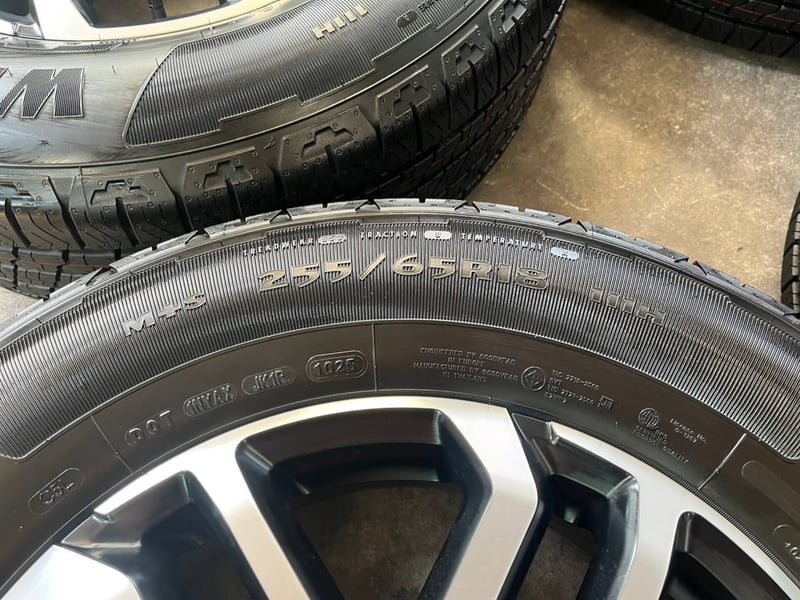 ล้อแม็กป้ายแดง Ford Next-Gen Sport ขอบ 18 ดำหน้าเงา พร้อมยางใหม่ป้ายแดง 255-65-18 Goodyear ปี 25 ล้อแม็กป้ายแดง Ford Next-Gen Sport ขอบ 18 ดำหน้าเงา พร้อมยางใหม่ป้ายแดง 255-65-18 Goodyear ปี 25