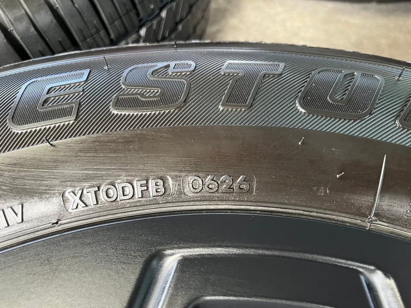 ล้อแม็กป้ายแดง Toyota TRAVO รุ่นใหม่ล่าสุด ขอบ 18 พร้อมยางป้ายแดง 265-60-18 Bridgestone ปี 26 ล้อแม็กป้ายแดง Toyota TRAVO รุ่นใหม่ล่าสุด ขอบ 18 พร้อมยางป้ายแดง 265-60-18 Bridgestone ปี 26