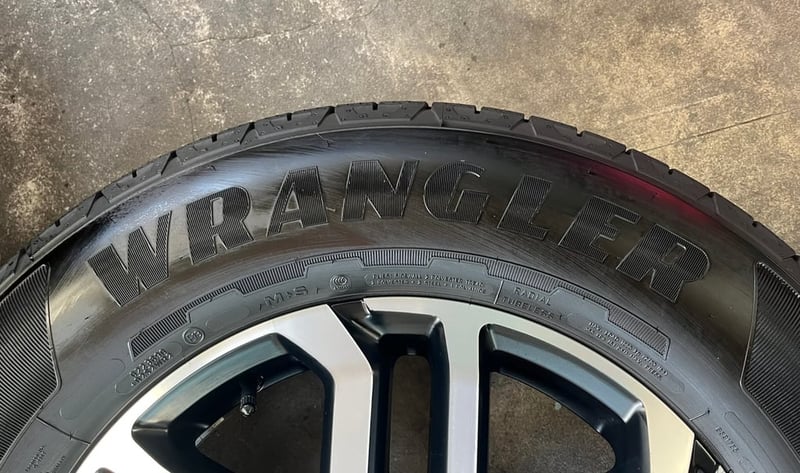 ล้อแม็กป้ายแดง Ford Next-Gen Sport ขอบ 18 ดำหน้าเงา พร้อมยางใหม่ป้ายแดง 255-65-18 Goodyear ปี 25 ล้อแม็กป้ายแดง Ford Next-Gen Sport ขอบ 18 ดำหน้าเงา พร้อมยางใหม่ป้ายแดง 255-65-18 Goodyear ปี 25