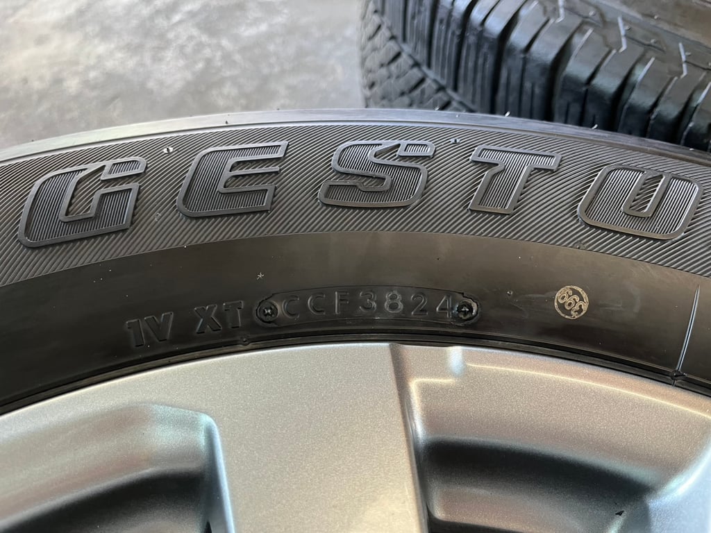 ล้อแม็ก 6รู139 Mitsu Pajero ขอบ 18 พร้อมยาง 265-60-18 Bridgestone ปลายปี 24 ล้อแม็ก 6รู139 Mitsu Pajero ขอบ 18 พร้อมยาง 265-60-18 Bridgestone ปลายปี 24