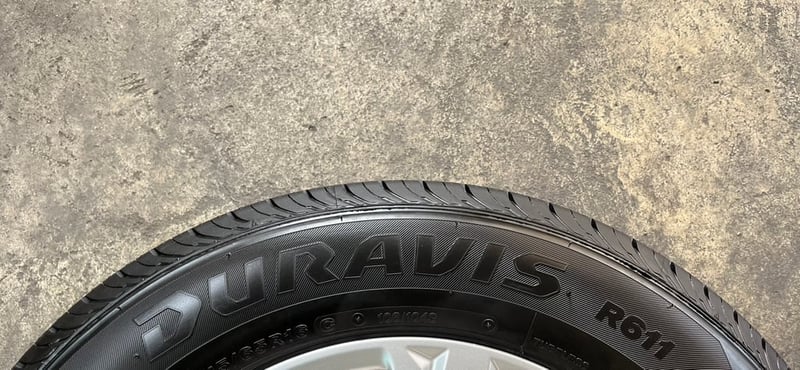 ยาง 215-65-16 Bridgestone สวยกริ๊บ ใส่กับ รถตู้ ,รถกระบะตัวเตี้ย ได้ทุกรุ่น