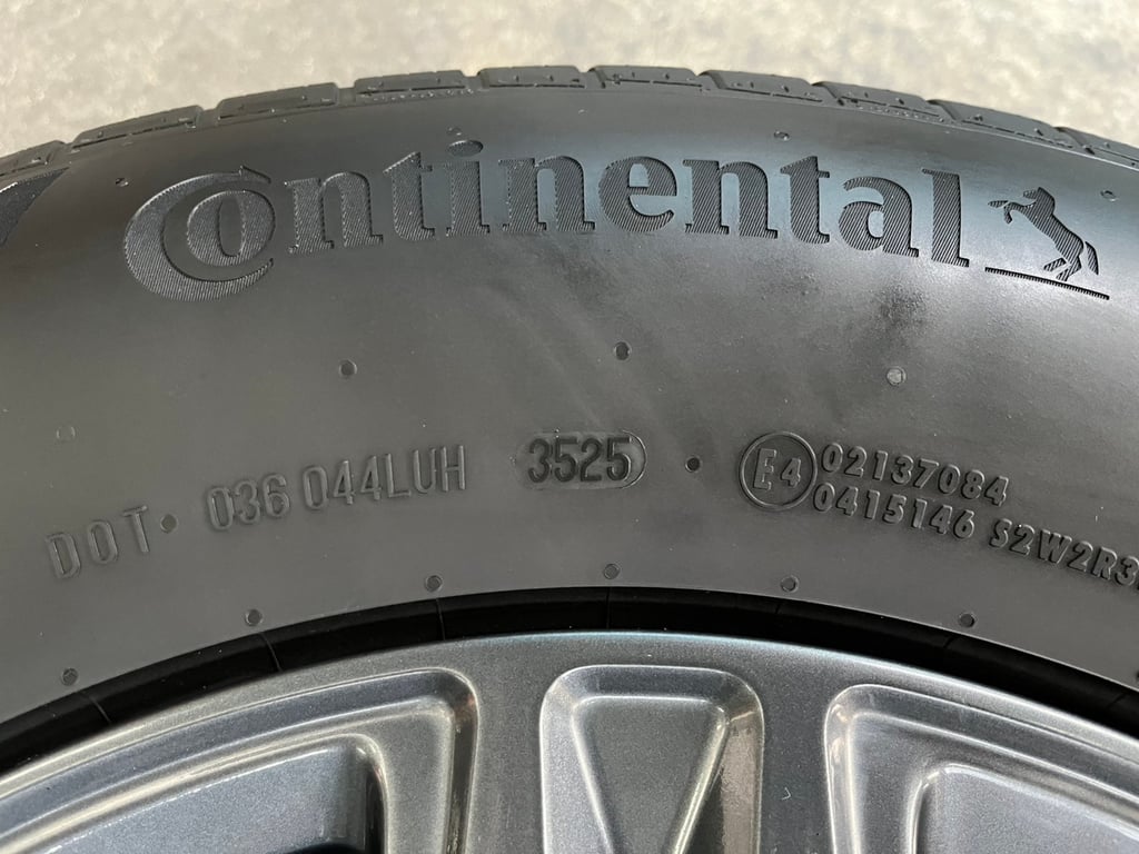 ล้อแม็ก Toyota Revo ขอบ 17 สีเทาดำ พร้อมยางป้ายแดง 265-65-17 Continental ปลายปี 25 ล้อแม็ก Toyota Revo ขอบ 17 สีเทาดำ พร้อมยางป้ายแดง 265-65-17 Continental ปลายปี 25