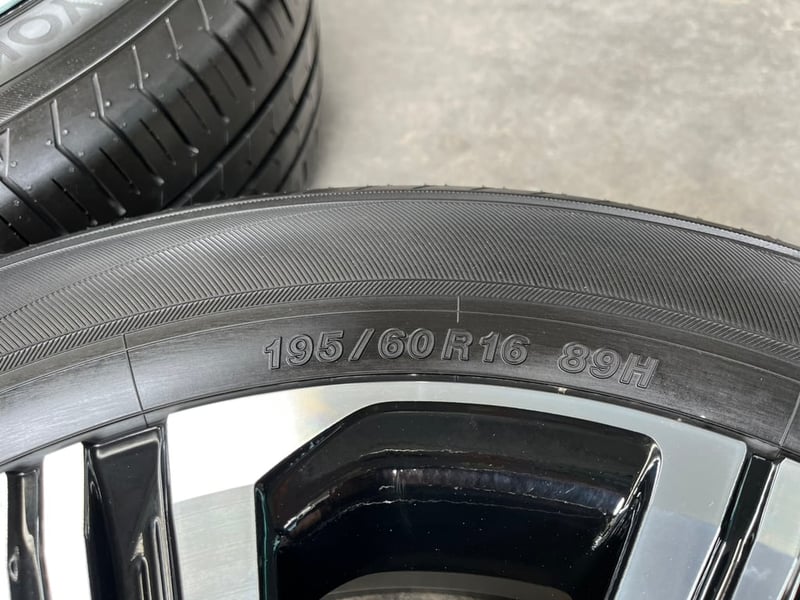 ปี 25 ล้อแม็กพร้อมยางป้ายแดง Toyota Yaris Ativ รุ่นใหม่ ขอบ 16 สวยกริ๊บ