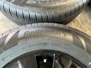 ล้อแม็กพร้อมยางป้ายแดง Toyota Revo Rocco ขอบ 17 สีดำ สวยกริ๊บ