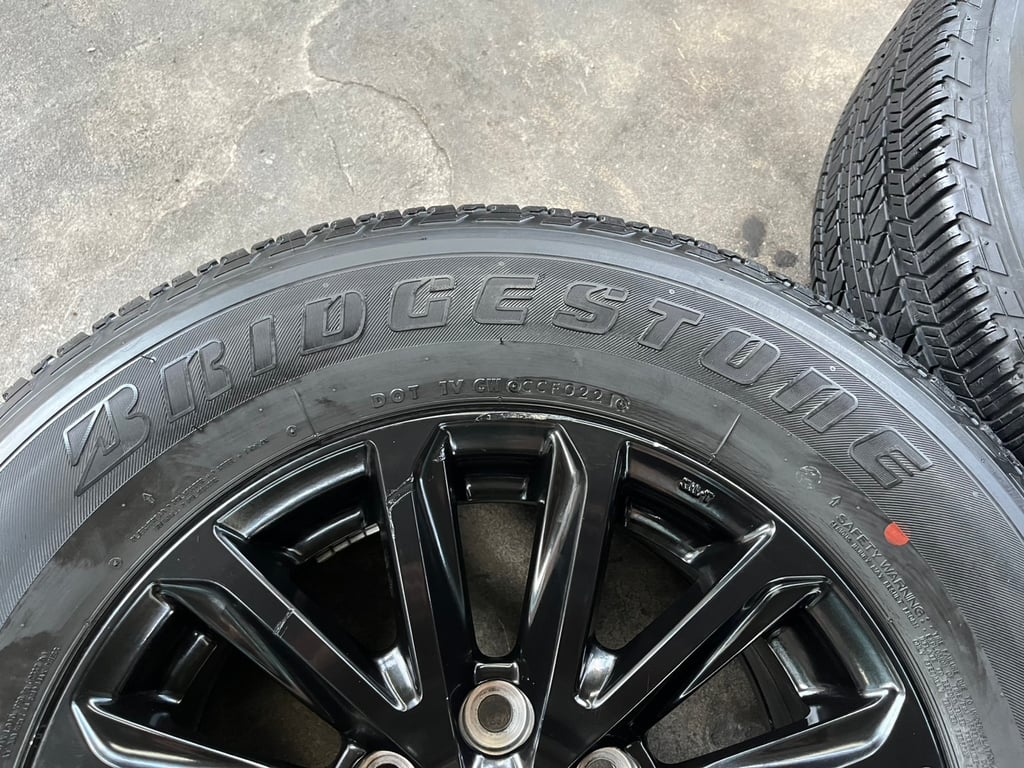 ล้อแม็ก 6รู139 Mitsu Triton Plus ขอบ 17 สีดำ พร้อมยาง 255-65-17 Bridgestone ปี 21 ล้อแม็ก 6รู139 Mitsu Triton Plus ขอบ 17 สีดำ พร้อมยาง 255-65-17 Bridgestone ปี 21
