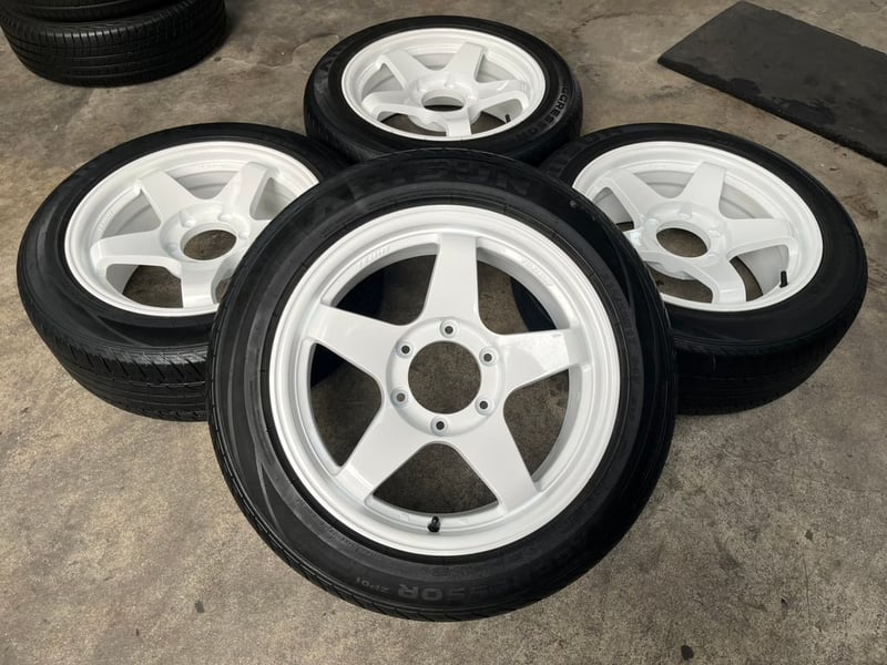 ล้อแม็ก 6รู139 TURISMO ขอบ 17 สีขาว พร้อมยาง 215-55-17 Arisun ปี 25