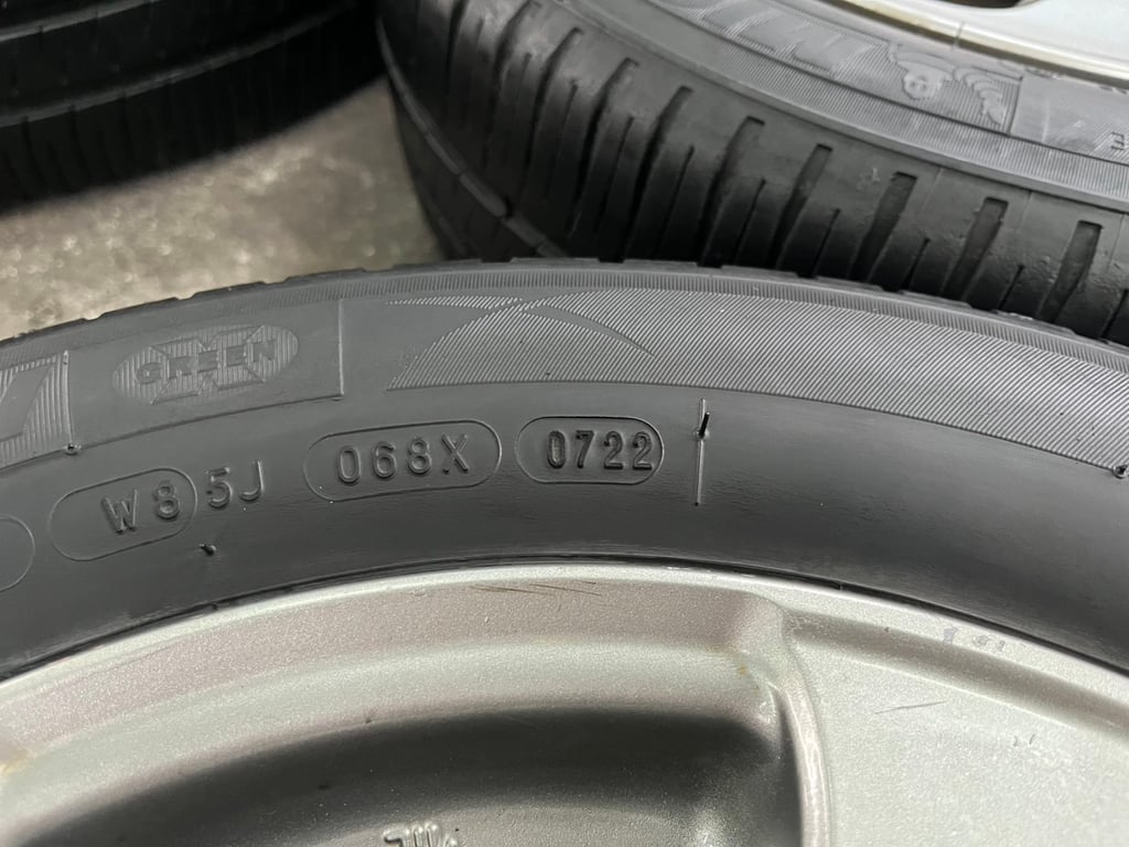 ล้อแม็ก Toyota Vios รุ่นพิเศษ ขอบ 15 สีเทา พร้อมยาง 185-60-15 Michelin ปี 22 ล้อแม็ก Toyota Vios รุ่นพิเศษ ขอบ 15 สีเทา พร้อมยาง 185-60-15 Michelin ปี 22