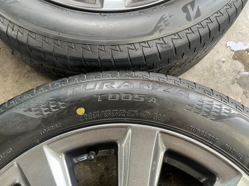 ล้อแม็ก Toyota Camry ขอบ 17 สีเทากัน พร้อมยาง 215-55-17 Bridgestone ปี 23