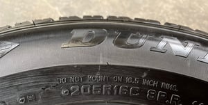 ยางป้ายแดง 205R16 Dunlop ปี 25 เหมาะสำหรับ รถกระบะตัวเตี้ย ,รถกระบะสายบรรทุก