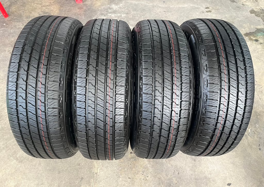 ยางใหม่ป้ายแดง 255-65-18 Goodyear ใหม่กริ๊บ ถอดจากโชว์รูมรถ ยางใหม่ป้ายแดง 255-65-18 Goodyear ใหม่กริ๊บ ถอดจากโชว์รูมรถ