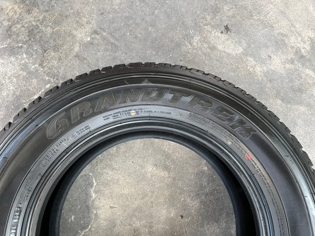 ยางป้ายแดง 225-70-17 Dunlop ปลายปี 25 สวยกริ๊บ ถอดจากรถป้ายแดง