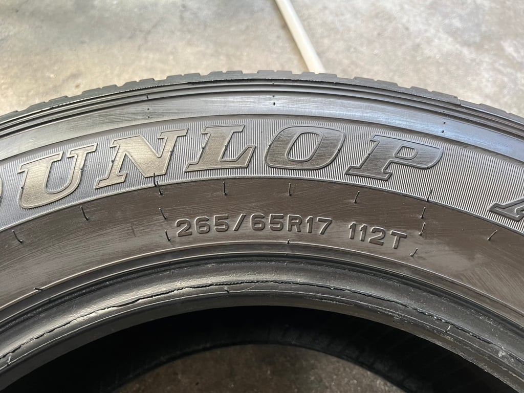 ยาง 1 เส้น 265-65-17 Dunlop ปี 23 สภาพสวย
