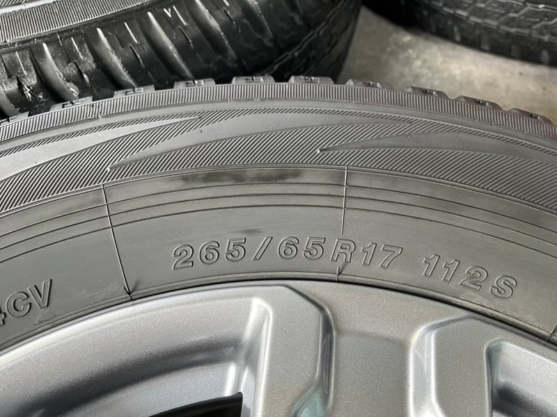 ล้อแม็ก Ford Ranger รุ่นใหม่ล่าสุด ขอบ 17 แถมยาง 265-65-17 Yokohama ปี 20