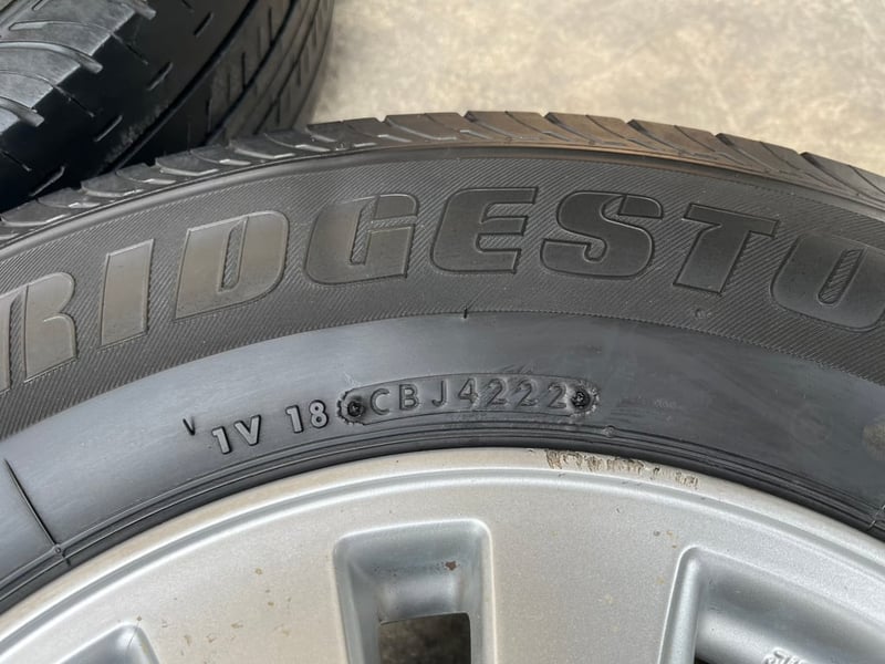 ล้อแม็ก Toyota INNOVA ขอบ 15 พร้อมยาง 215-70-15 Bridgestone ปลายปี 22
