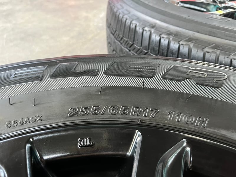 ล้อแม็ก 6รู139 Mitsu Triton Plus ขอบ 17 สีดำ พร้อมยาง 255-65-17 Bridgestone ปี 21