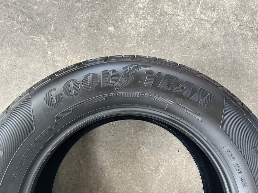 ยางใหม่ป้ายแดง 255-65-18 Goodyear ใหม่กริ๊บ ถอดจากโชว์รูมรถ ยางใหม่ป้ายแดง 255-65-18 Goodyear ใหม่กริ๊บ ถอดจากโชว์รูมรถ