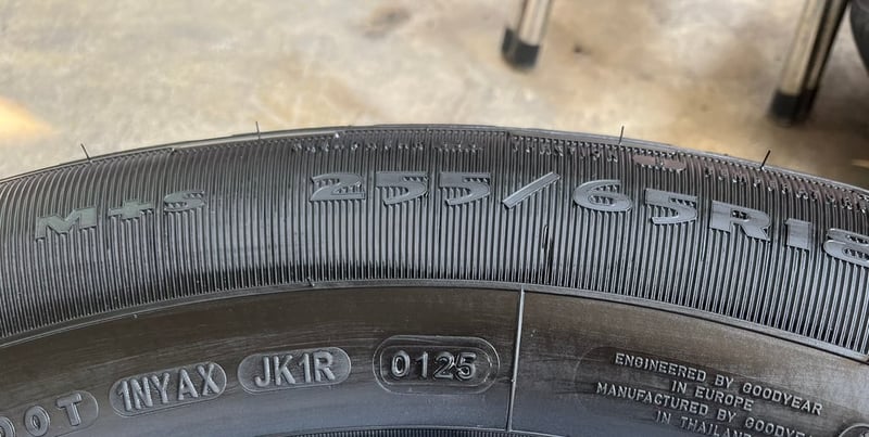 ยางใหม่ป้ายแดง 255-65-18 Goodyear ปี 25 ใหม่กริ๊บ ถอดจากโชว์รูมรถ
