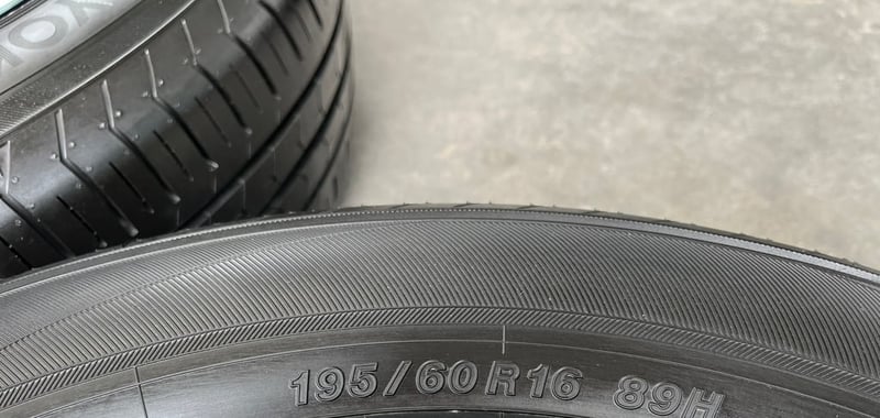 ล้อแม็ก 5รู100 Toyota Altis ใบพัด 5 ก้าน ขอบ 16 สีไฮเปอร์ พร้อมยางป้ายแดง 195-60-16 Yokohama ปี 25