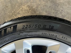 ล้อแม็ก 6รู139 ISUZU D-Max ขอบ 18 แถมยาง 225-50-18 Michelin ปี 20