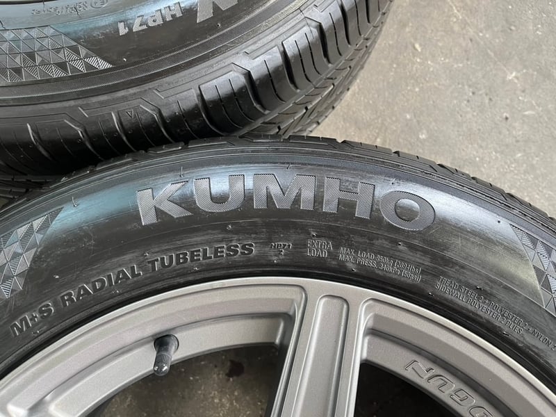 ล้อแม็กแต่ง 5รู114 SHOGUN ขอบ 17 สีเทา พร้อมยาง 245-55-17 KUMHO ปี 22 ล้อแม็กแต่ง 5รู114 SHOGUN ขอบ 17 สีเทา พร้อมยาง 245-55-17 KUMHO ปี 22