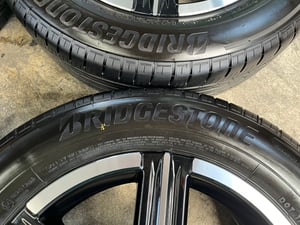 ล้อแม็กป้ายแดง Honda HRV ตัวท็อป รุ่นใหม่ล่าสุด ขอบ 17 พร้อมยางน้องๆป้ายแดง 215-60-17 Bridgestone ปี 25