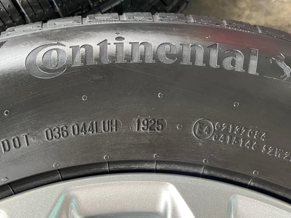 ล้อแม็ก Mitsu Triton Plus ขอบ 17 พร้อมยางป้ายแดง 265-65-17 Continental ปี 25