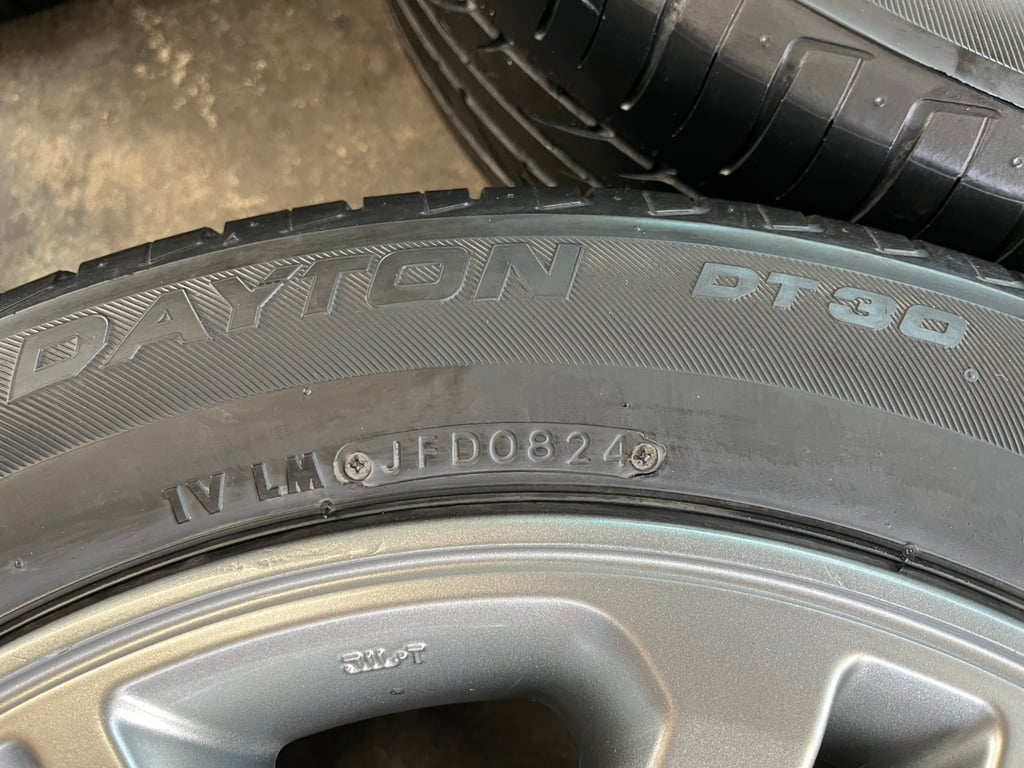 ล้อแม็ก 6รู139 Toyota ขอบ 17 สีเทา พร้อมยาง 215-55-17 Dayton ปี 24 ล้อแม็ก 6รู139 Toyota ขอบ 17 สีเทา พร้อมยาง 215-55-17 Dayton ปี 24