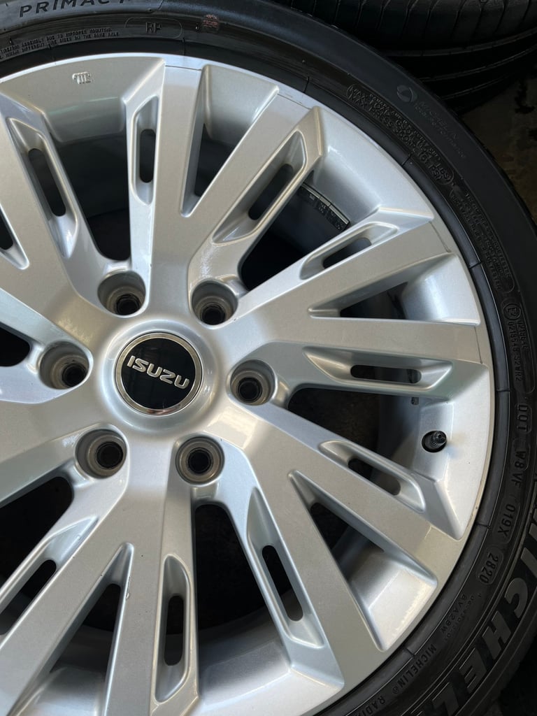 ล้อแม็ก 6รู139 ISUZU D-Max ขอบ 18 แถมยาง 225-50-18 Michelin ปี 20