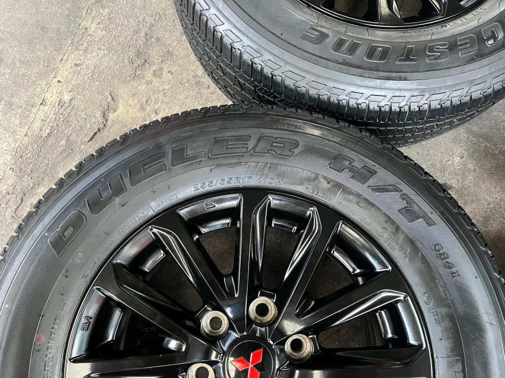 ล้อแม็ก 6รู139 Mitsu Triton Plus ขอบ 17 สีดำ พร้อมยาง 255-65-17 Bridgestone ปี 21 ล้อแม็ก 6รู139 Mitsu Triton Plus ขอบ 17 สีดำ พร้อมยาง 255-65-17 Bridgestone ปี 21