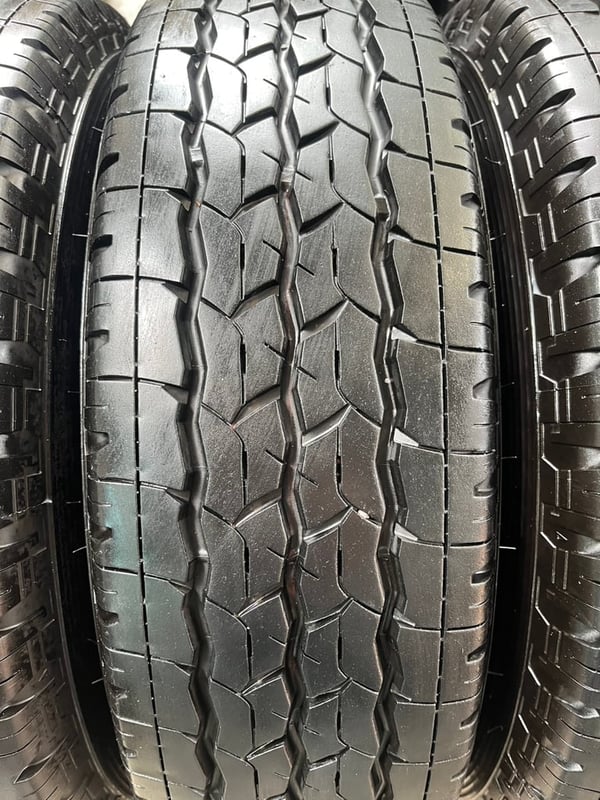 ยาง 195R14 Bridgestone ปี 24 เหมาะสำหรับ รถกระบะบรรทุกตัวเตี้ย ยาง 195R14 Bridgestone ปี 24 เหมาะสำหรับ รถกระบะบรรทุกตัวเตี้ย