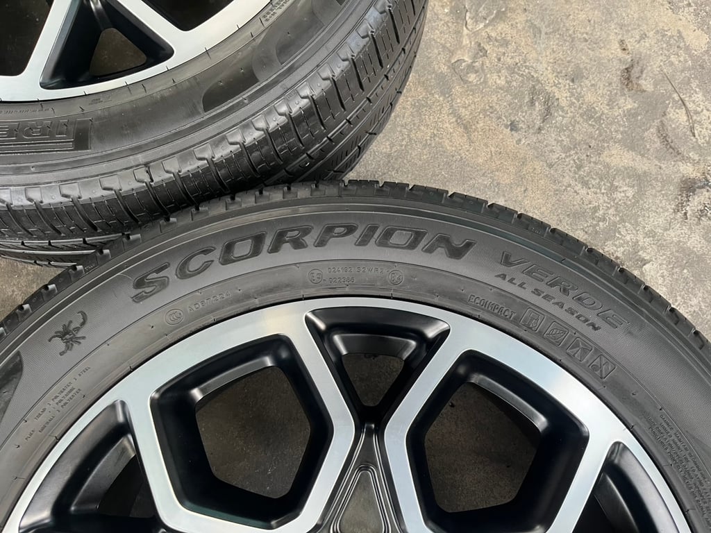 ล้อแม็ก Ford Everest Wildtrak ขอบ 20 ดำหน้าเงา พร้อมยาง 265-50-20 PIRELLI ปี 22 ล้อแม็ก Ford Everest Wildtrak ขอบ 20 ดำหน้าเงา พร้อมยาง 265-50-20 PIRELLI ปี 22