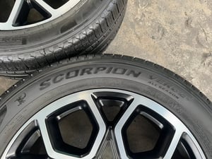 ล้อแม็ก Ford Everest Wildtrak ขอบ 20 ดำหน้าเงา พร้อมยาง 265-50-20 PIRELLI ปี 22